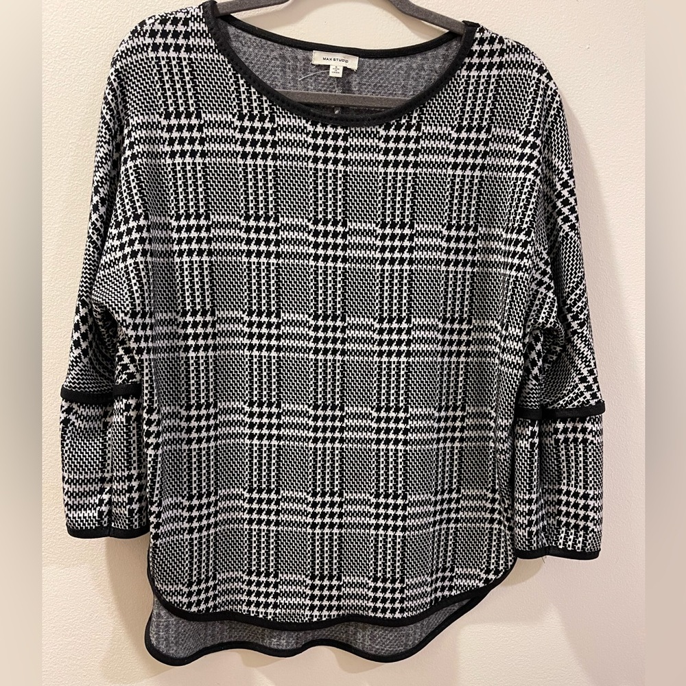 Max Studio- Woman’s Black & White Top-S